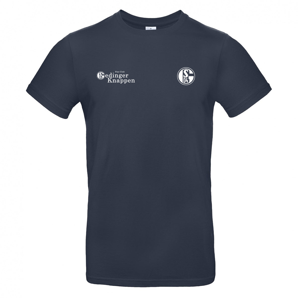 Dunkelblaues T-Shirt mit Rundhalsausschnitt. Rechts auf der Brust das Schalke-Logo ‚S04‘, links daneben der Schriftzug ‚Fan-Club Oedinger Knappen‘, wobei das ‚O‘ als Schalke-Logo gestaltet ist.