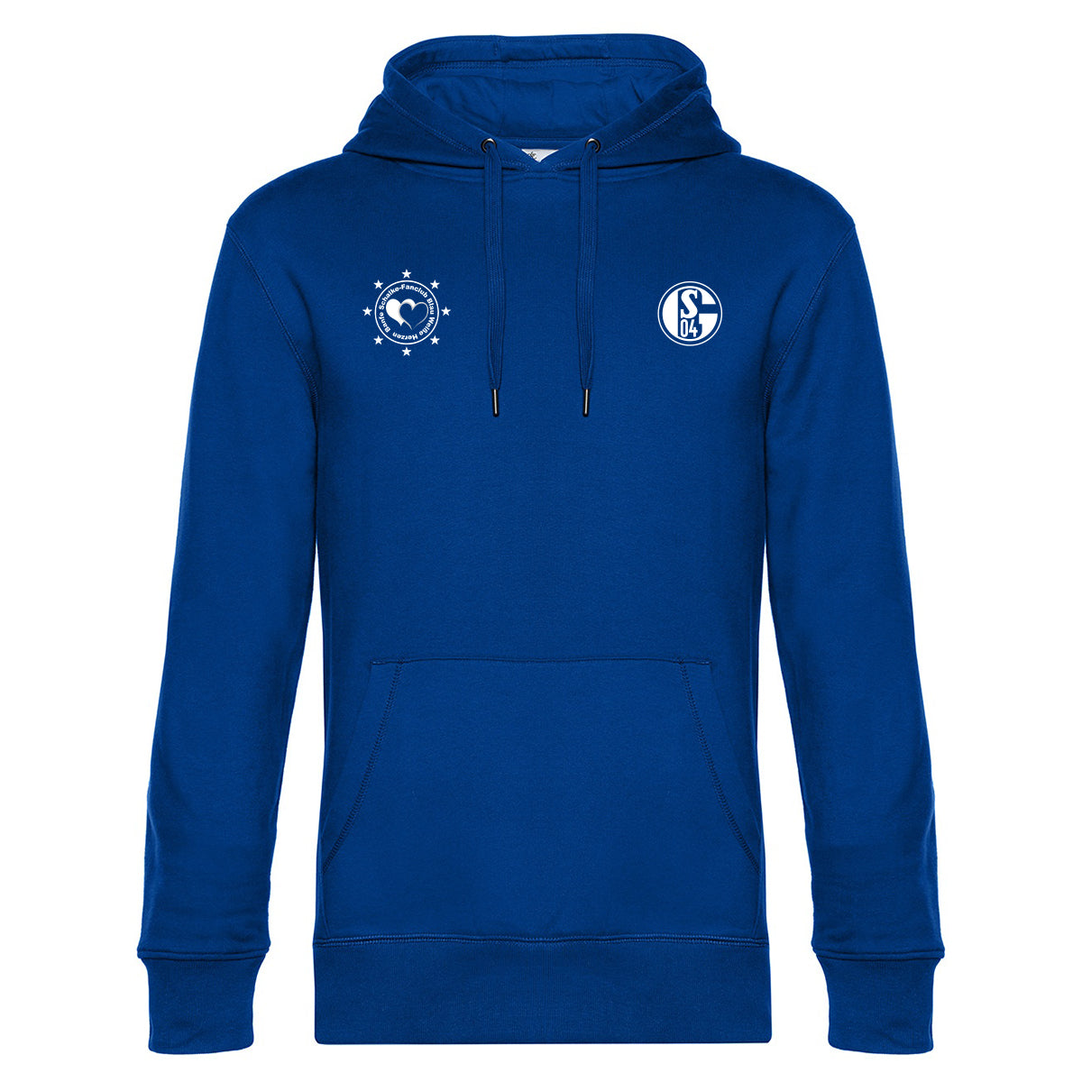 Königsblauer Kapuzenpullover mit Kängurutasche und Kapuze mit Kordelzug. Auf der rechten Brust befindet sich ein rundes Vereinslogo mit der Aufschrift ‚S04‘. Links daneben steht ein weißes Brustlogo mit Herzsymbol und dem Schriftzug ‚Benfe Schalke-Fanclub Blau Weiße Herzen‘.