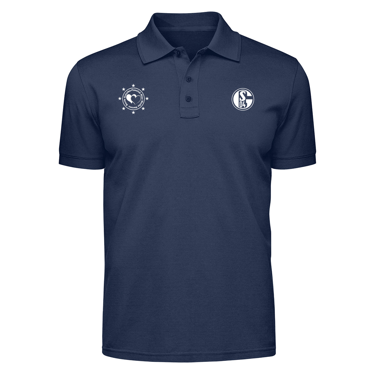 Dunkelblaues Poloshirt mit Kragen, kurzer Knopfleiste und kurzen Ärmeln. Auf der rechten Brust ist ein rundes Vereinslogo mit der Aufschrift ‚S04‘ angebracht. Links daneben befindet sich ein weißes Brustlogo mit Herzsymbol und dem Schriftzug ‚Benfe Schalke-Fanclub Blau Weiße Herzen‘.
