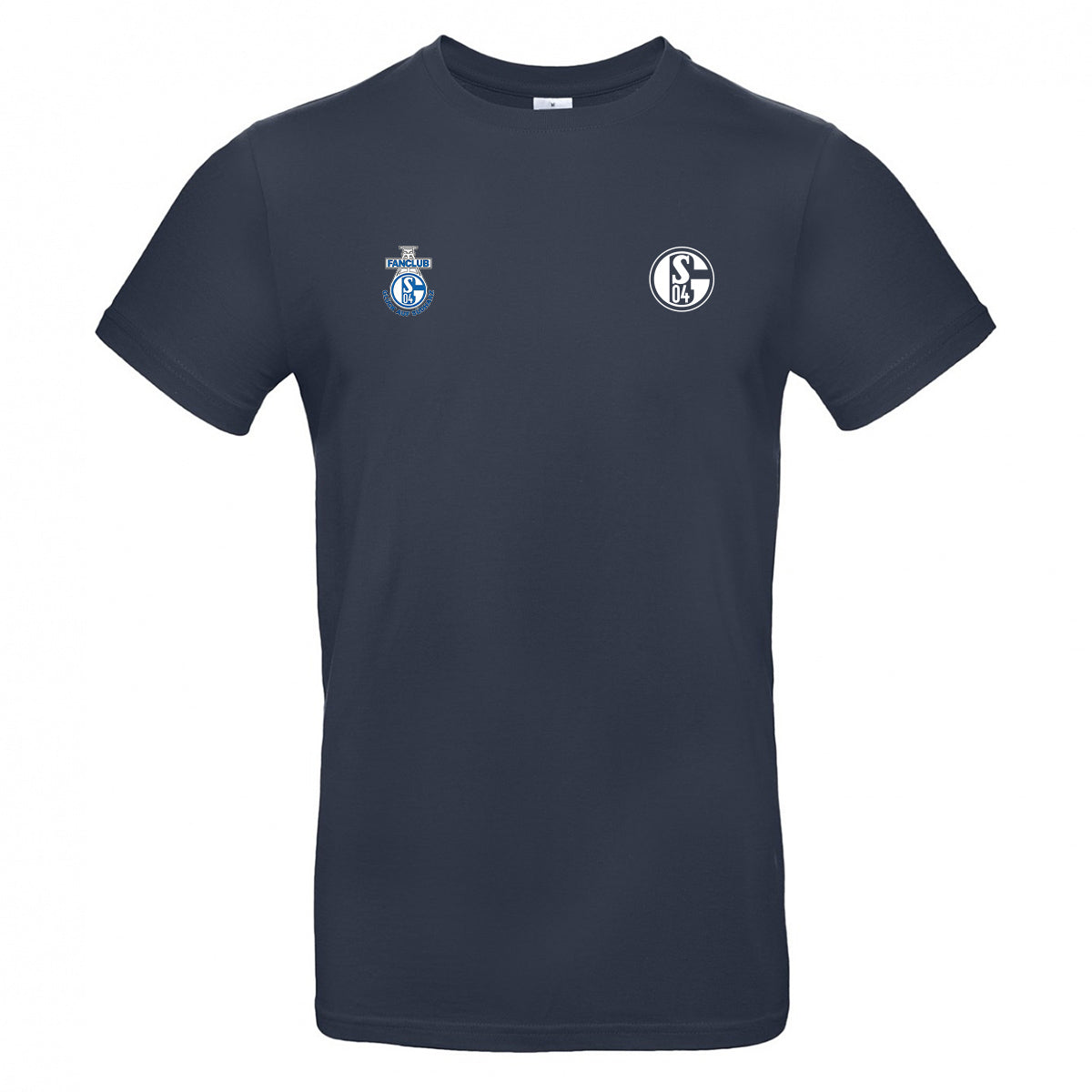 Dunkelblaues T-Shirt mit Rundhalsausschnitt. Rechts auf der Brust das Vereinslogo ‚S04‘. Links daneben ein weißes Brustlogo mit dem Schriftzug ‚Fanclub‘ über dem Logo und ‚Glück auf Südharz‘ darunter.